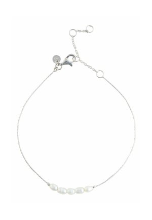 Silversmyckat armband med fem vita pärlor i mitten, utrustat med en kräftklämma och justerbara länkar för variation i längden.