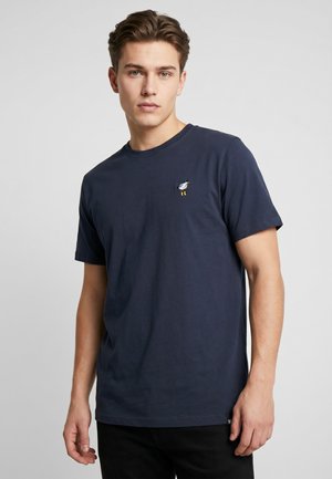 Eight 2 Nine, EIGHT 2 NINE T-SHIRT MIT STICK-PATCH MARITIM - T-Shirt print - dark-blue