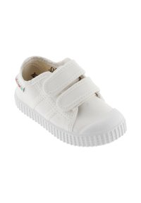 Sneaker in tela bianca con due cinghie in Velcro, punta in gomma e suola in gomma texturizzata. Presenta un piccolo cartellino logo multicolore.