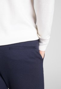 Lindbergh Chinos - dark blue