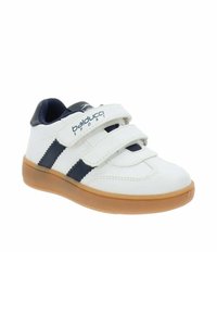 Scarpa da ginnastica bianca con accenti blu navy, due strap in Velcro, suola in gomma e dettagli cuciti. Materiale liscio con design della punta arrotondata.