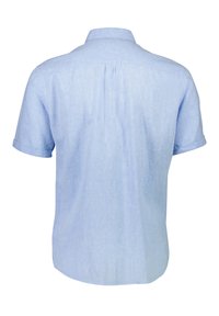 Lyhythihainen, vaaleansininen paita, joka on valmistettu hengittävästä kankaasta. Varustettu tavallisella kauluksella, takapleatilla ja pyöristetyllä helmaa. Pehmeä rakenne.