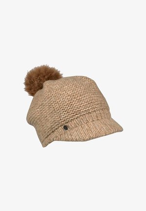 Beige gebreide muts met een gestructureerde afwerking, voorzien van een prominente bruine pompon bovenop en een klein logoaccent aan de zijkant.