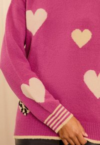 Love & Roses SUPER COSY CREW NECK - Stickad tröja - pink