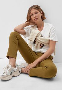 s.Oliver Slim fit jeans - guacamole