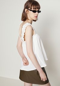 Pieces PCLELOU - Blusa - bright white