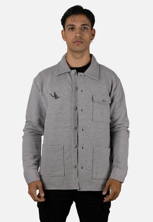 CON TRES BOLSILLOS FRONTALES Y LOGO PERLA - Chaqueta fina - gris