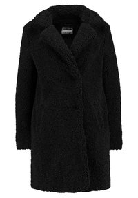 Svart teddyjacka med en texturerad, plyschig yta, kavajkragar, långa ärmar och en avslappnad passform. Ingen synlig stängning eller dekoration.