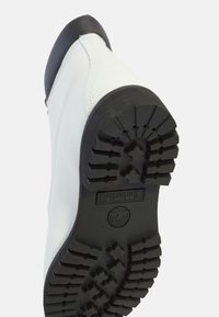 Timberland MENS 6IN PREMIUM BOOT - Talvesaapad - white