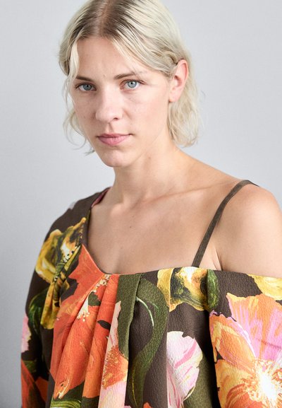 Stine Goya ELODIE STRUCTURE STRETCH - Kjole - summer night