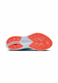 Semelle de sneaker blanche avec des motifs de traction en caoutchouc orange ; dotée de rainures pour flexibilité ; forme aérodynamique améliorant l'adhérence et le confort.