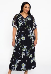 Maxikleid aus schwarzem, transparentem Stoff mit floralen Mustern in Blau und Grün. Hat einen V-Ausschnitt, Flugärmel und eine verstellbare Taille.