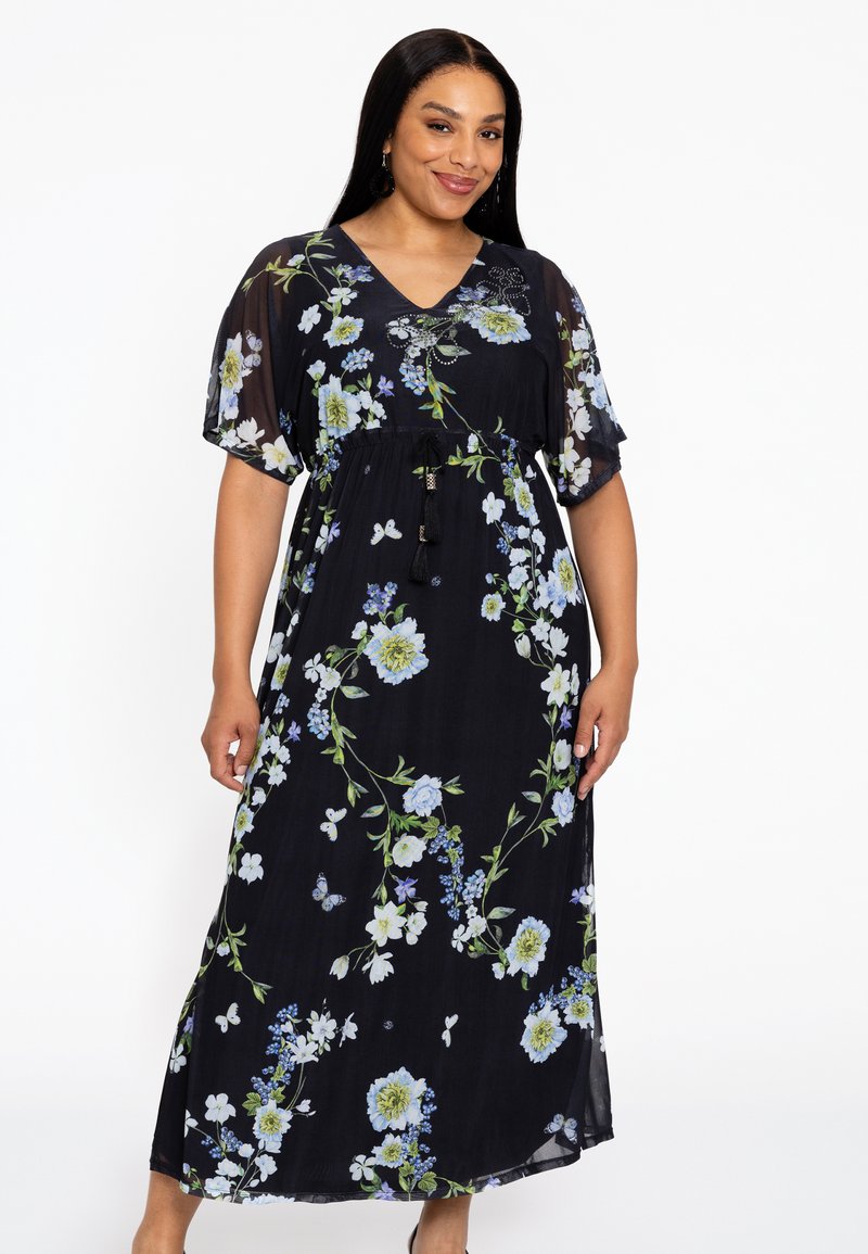 Maxikleid aus schwarzem, transparentem Stoff mit floralen Mustern in Blau und Grün. Hat einen V-Ausschnitt, Flugärmel und eine verstellbare Taille.