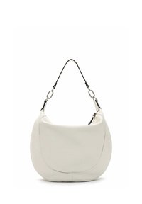 Borsa a spalla bianca in pelle con forma curva, dotata di una tracolla nera, hardware in argento e chiusura con zip. Texture liscia con accessori minimi.