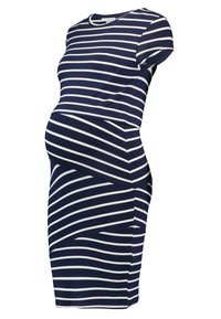 Sukienka ciążowa w kolorze granatowym z białymi poziomymi paskami, krótkie rękawy, dopasowany fason oraz marszczenia po bokach dla wygody i regulacji.
