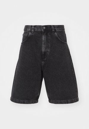 Zwarte denim shorts met een hoogsluitend ontwerp, losse pasvorm en opgerolde zoom. Beschikt over voorzakken en een klassieke knoopsluiting.