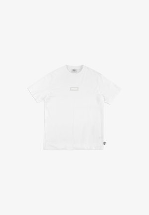 Biała bawełniana koszulka z okrągłym dekoltem, krótkimi rękawami oraz subtelnym logo „PROSTO” na prostokątnej naszywce. Klasyczny krój o minimalistycznym designie.