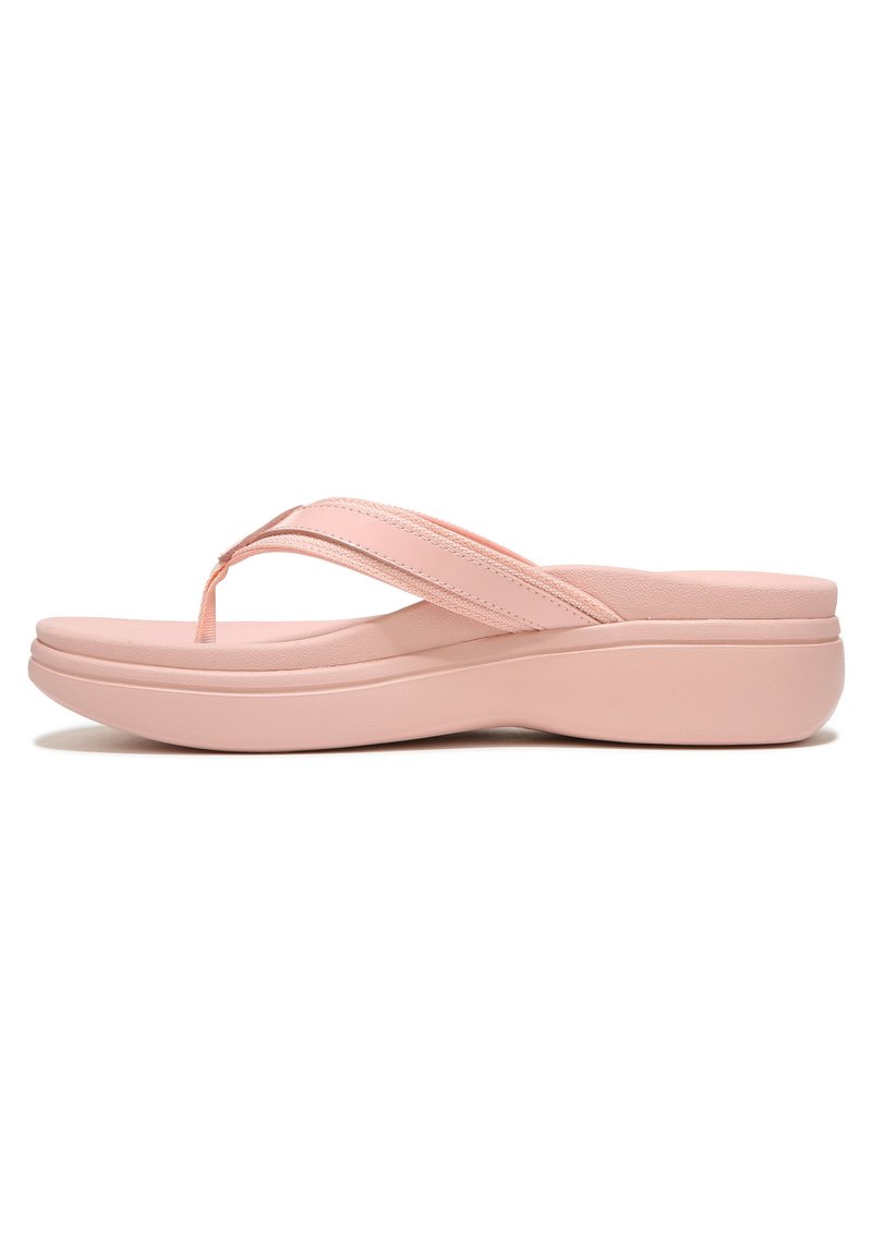 Roze rubberen teenslippers met een dikke zool en zachte banden. Het ontwerp heeft een gevoerde voetbed en een gladde afwerking.