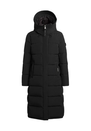 Čierny prešívaný kabát s kapucňou, s predným zipsom, bočnými vreckami a strednou dĺžkou. Hladká textúra s prešívaným vzorom.