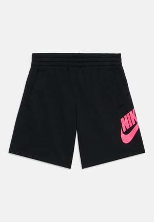 Černé sportovní šortky s elastickým pasem, bočními kapsami a velkým růžovým logem Nike na levé noze.