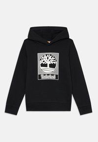 Svart hoodie i bomullsblandning med en vit grafik med ett trädlogotyp och texten "Timberland", minimalistisk design och ribbade ärmslut.