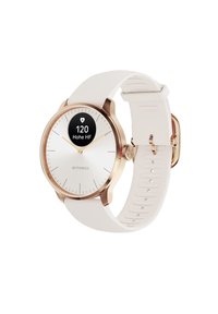 Orologio smartwatch bianco con cassa rotonda in tono oro. Caratterizzato da un quadrante bianco texturizzato e un display digitale che mostra la frequenza cardiaca. Cinturino in silicone con fori.