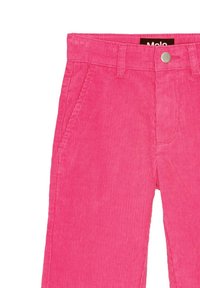 Roze corduroy broek met een gestructureerd oppervlak, voorzien van een klassiek ontwerp, voorzakken en een metalen knoopsluiting bij de tailleband.