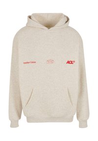 Béžová mikina z bavlněné směsi. Disponuje klokaní kapsou, žebrovanými manžetami a červenými tištěnými logy na hrudi. Měkký povrch.