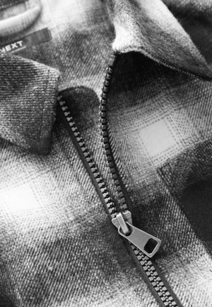 Next, REGULAR FIT - CHECK ZIP THROUGH  - Košile - mono core black white