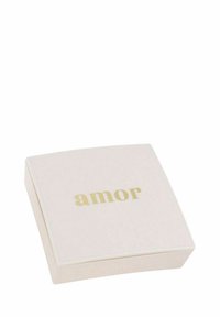 Scatola quadrata di un rosa tenue con una superficie liscia, con la parola "amor" in lettere dorate sul coperchio. Bordo semplice, design minimal.