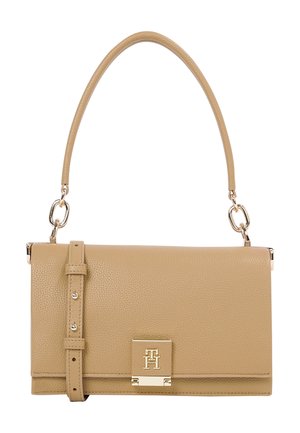 Rektangulær beige læderhåndtaske med enkelt top-håndtag, frontklap, justerbar rem og guldspænde med monogramlogo.