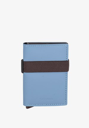 Portefeuille compact en cuir bleu avec bande élastique noire autour du centre et logo SECRID embossé en bas à l'avant.