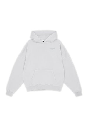 Sudadera gris claro hecha de algodón suave, con un bolsillo canguro, puños acanalados y un logo impreso en el pecho en un tono sutil.