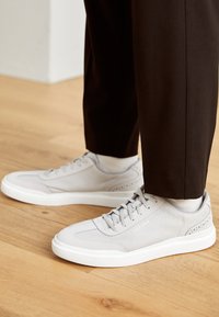 Cole Haan W32686, Scarpe da Ginnastica Donna, Avorio/Nebbia/Fulvo Cole Haan W32686, Scarpe da Ginnastica Donna, Avorio/Nebbia/Fulvo