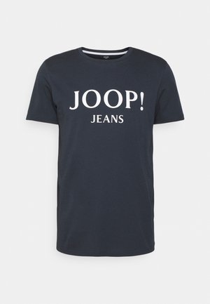 Ciemnogranatowy T-shirt z krótkim rękawem z białym logo „JOOP! JEANS” na środku klatki piersiowej, z okrągłym dekoltem.