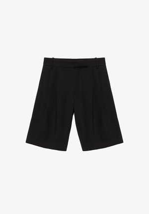 Shorts noirs sur mesure arrivant au genou avec passants de ceinture et plis sur le devant, présentés sur un fond blanc uni.