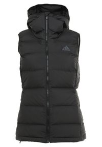 Chaleco acolchado negro sin mangas con capucha, cremallera frontal y logo de Adidas en el pecho izquierdo.