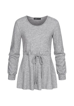 Haut en maille gris clair à manches longues avec encolure ronde, taille cintrée, nouage devant et ourlet légèrement évasé.
