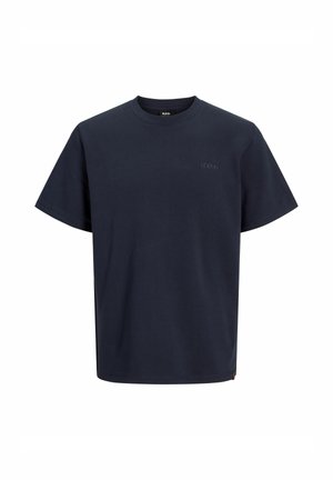 T-shirt in cotone blu navy con maniche corte, colletto tondo, caratterizzato da un logo goffrato discreto sul davanti. Vestibilità rilassata e texture liscia.