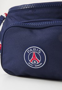 Jordan PARIS ST. GERMAIN PSG CROSSBODY BAG - Article de supporter d'équipe de club - midnight navy