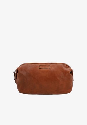 Stačiakampio formos rudos odos tualetinis krepšys su užtrauktuku ir mažuoju siuvinėtu prekės ženklu priekyje, centre.