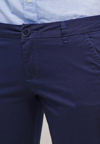 Zalando Essentials Chino - dark blue
