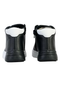 calvin klein montante