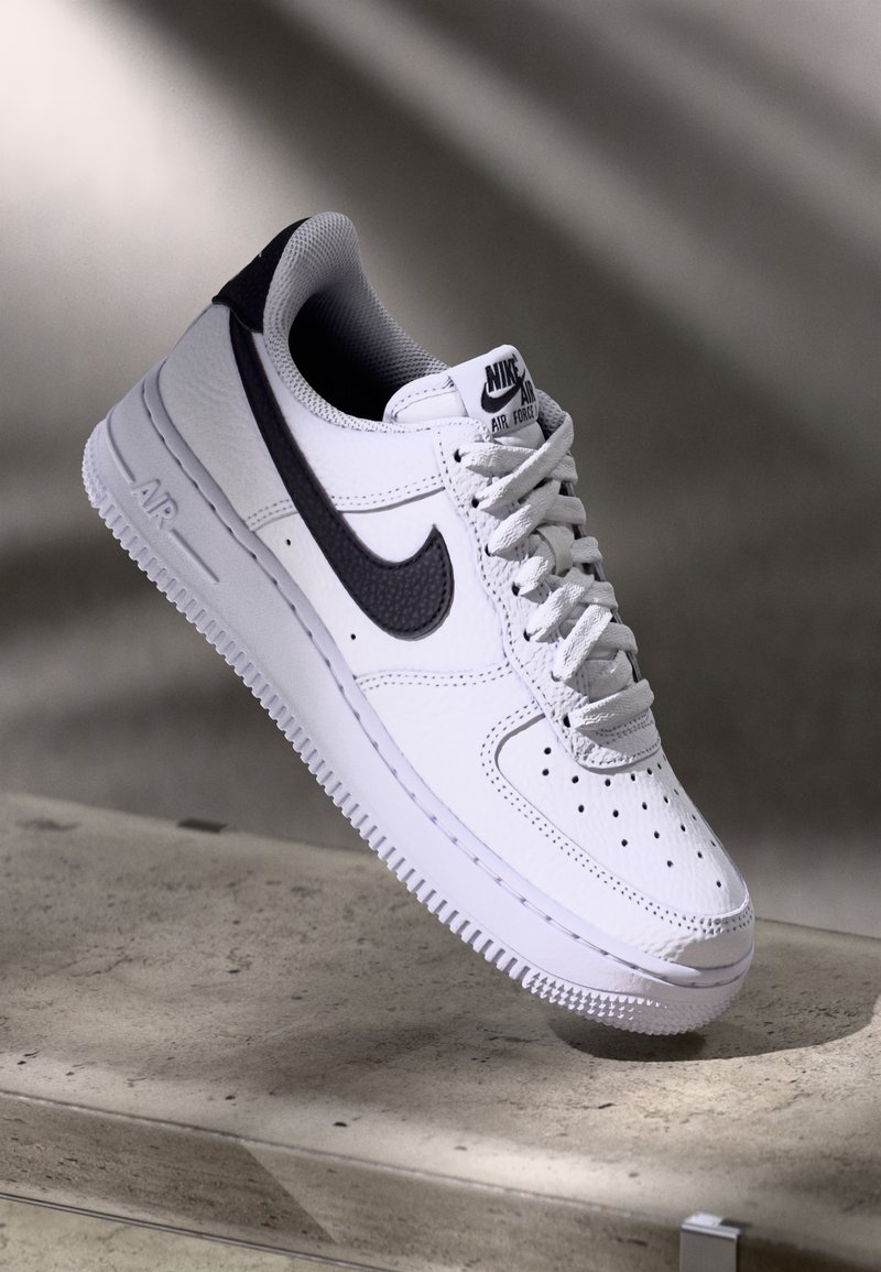 Nike Sportswear - AIR FORCE 1 '07 - Tenisky - white/black, Zvětšit