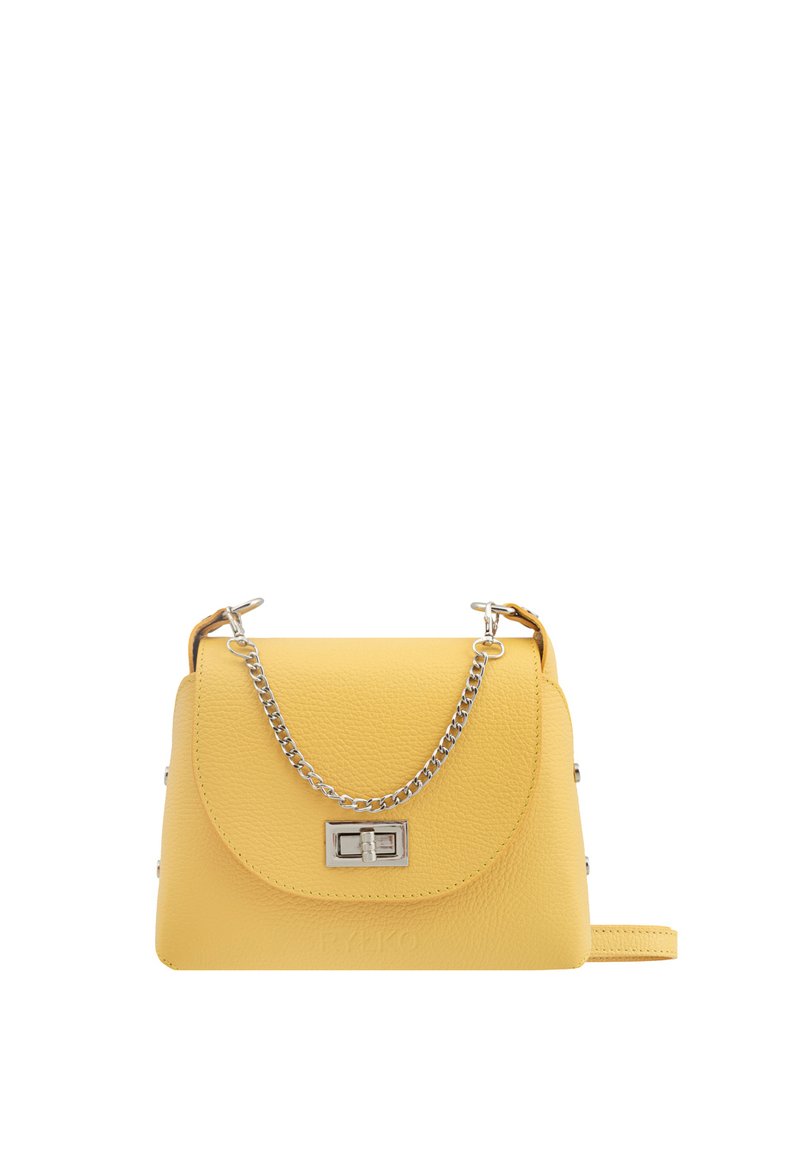 Borsa a tracolla gialla in pelle con una forma strutturata, catena, finiture in argento e logo impresso. Presenta una patta arrotondata e dettagli con borchie.