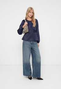 Vero Moda VMCILLA O NECK - Bluza - eclipse
