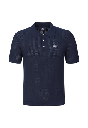 Marineblaues Poloshirt mit kurzen Ärmeln, perforiertem Strickmuster, drei weißen Knöpfen und kleinem weißem gesticktem Logo auf der linken Brust.
