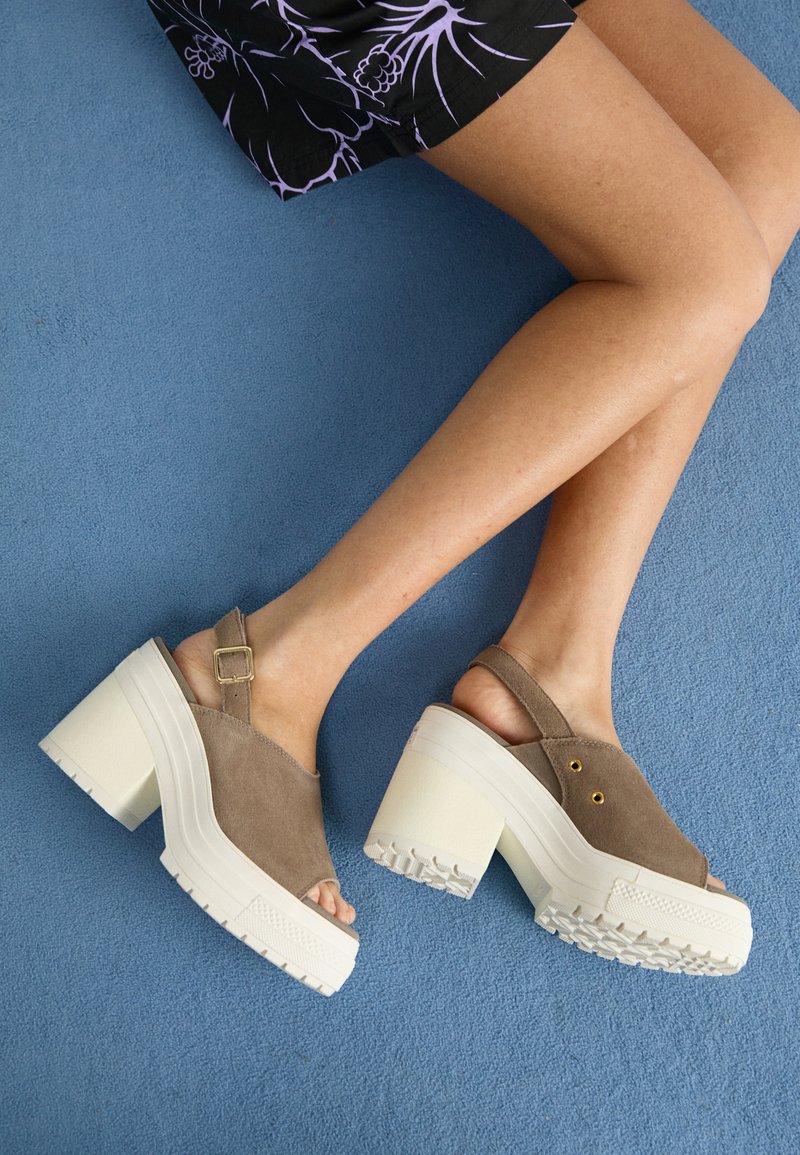 Converse Muiltjes met hak taupe