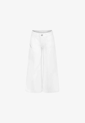 Pantaloni in denim bianco a gamba larga con chiusura frontale a bottone, due tasche laterali e un dettaglio con zip sulla tasca destra.