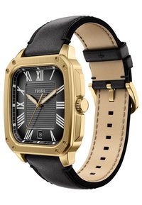 Montre carrée Fossil avec un bracelet en cuir noir, un boîtier en acier inoxydable doré, un cadran noir texturé et des marqueurs de chiffres romains.